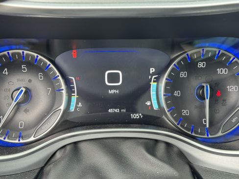 Used 2025 Chrysler Pacifica Limited FWD image 35