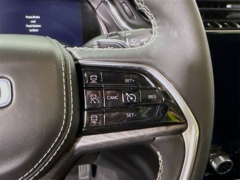 Used 2023 Jeep Grand Cherokee Overland w/ Luxury Tech Group IV image 22