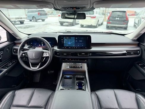 Used 2025 Lincoln Aviator Reserve w/ Illumination Package image 3