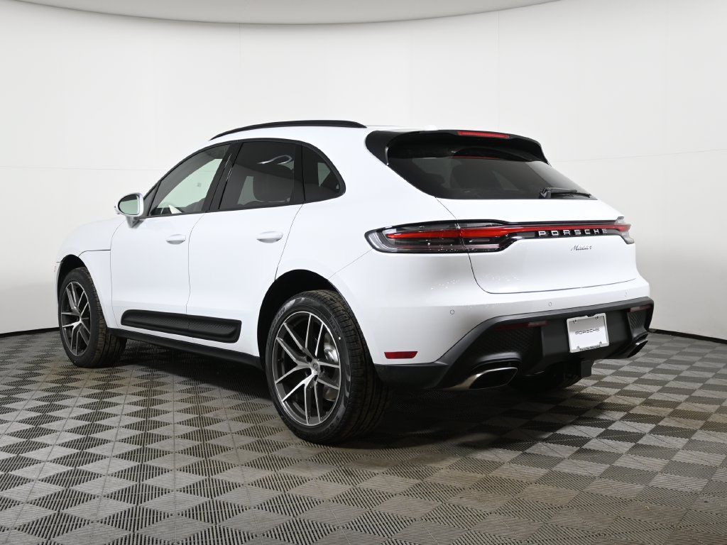 Used 2026 Porsche Macan AWD/4WD image 3