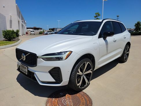 Used 2022 Volvo XC60 T8 R-Design w/ Advanced Package AWD/4WD image 4