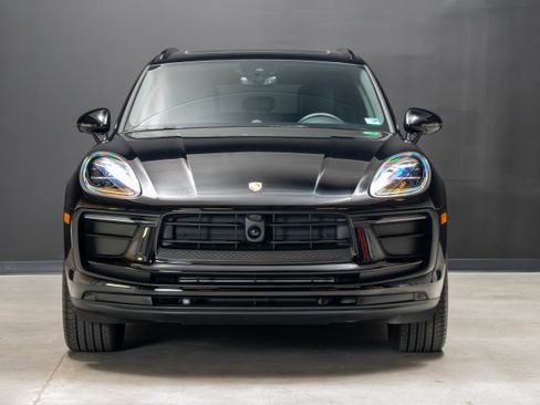Certified 2026 Porsche Macan AWD/4WD image 10