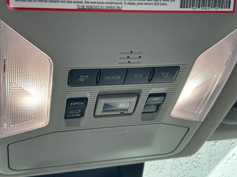 Used 2022 Toyota RAV4 XLE Premium image 20