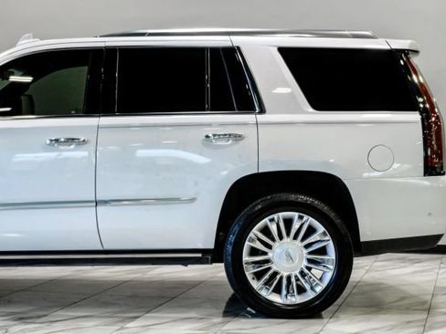 Used 2020 Cadillac Escalade Platinum RWD image 19