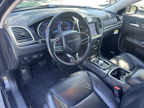Used 2017 Chrysler 300 Limited RWD image 18