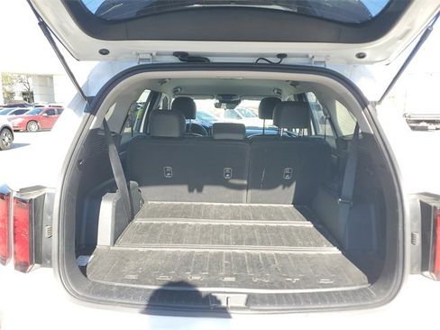 Used 2023 Kia Sorento S image 6