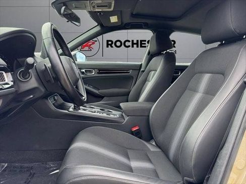 Used 2025 Honda Civic Sport image 40