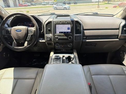 Used 2020 Ford Expedition XLT w/ Equipment Group 202A AWD/4WD image 17