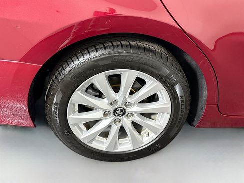 Used 2018 Toyota Camry L image 32