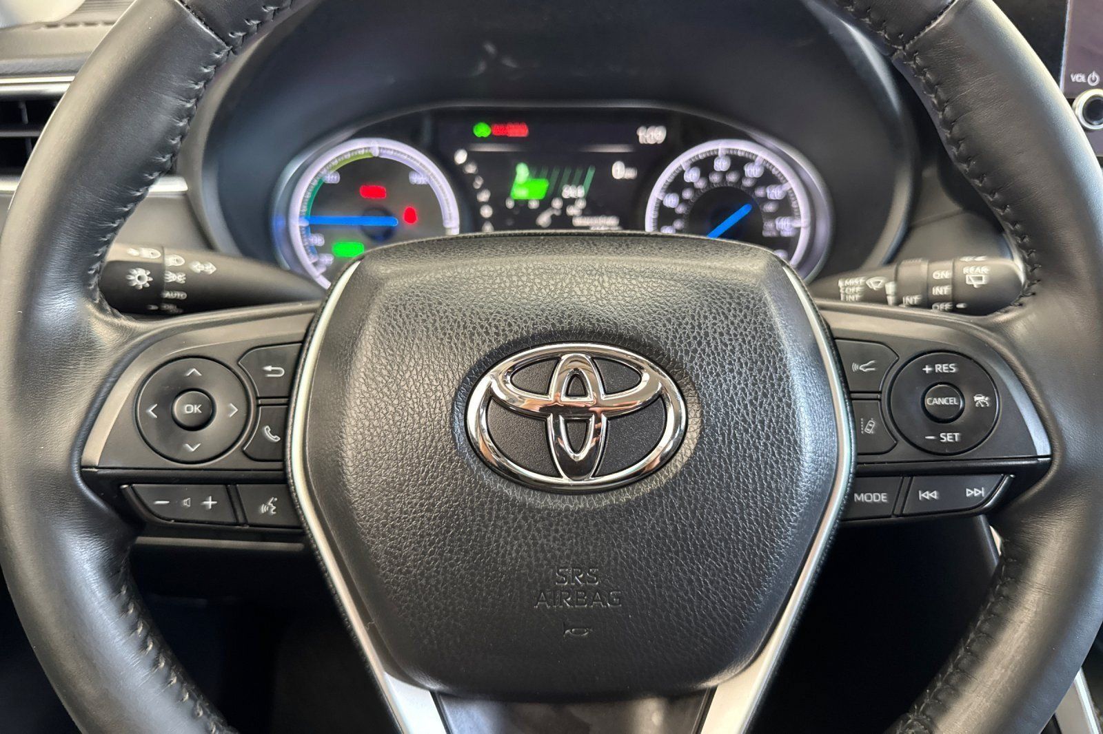 Used 2024 Toyota Venza LE AWD/4WD image 22