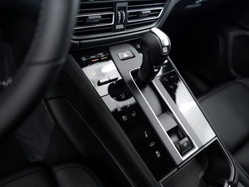 Certified 2026 Porsche Macan Turbo AWD/4WD image 12