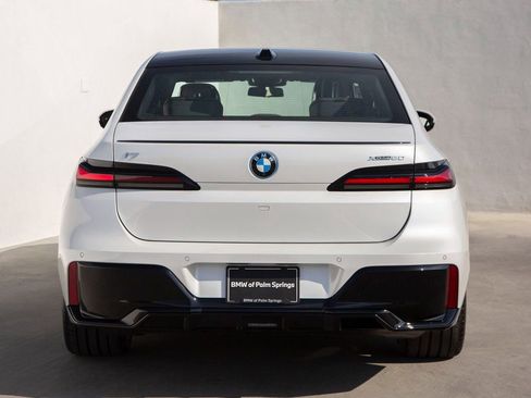 Certified 2025 BMW i7 xDrive60 w/ Executive Package AWD/4WD image 7