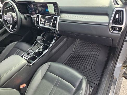 Used 2023 Kia Sorento SX image 18