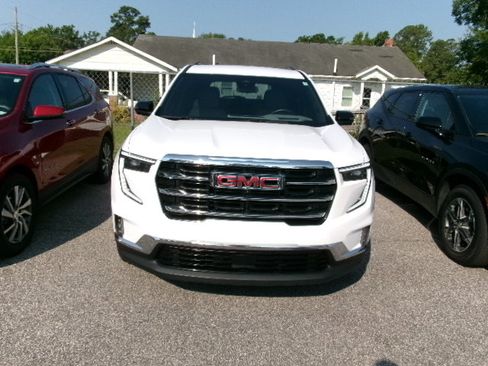 Used 2024 GMC Acadia Elevation FWD image 2