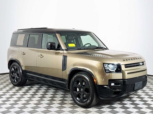 Used 2023 Land Rover Defender 110 X-Dynamic SE image 3