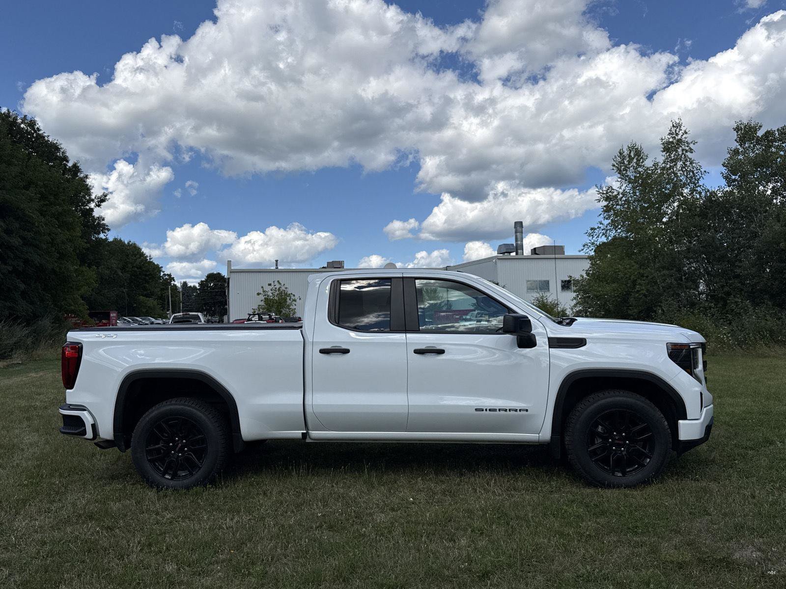 Used 2023 GMC Sierra 1500 Pro w/ Graphite Edition AWD/4WD image 6