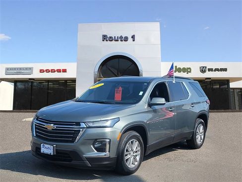 Used 2023 Chevrolet Traverse LT image 2