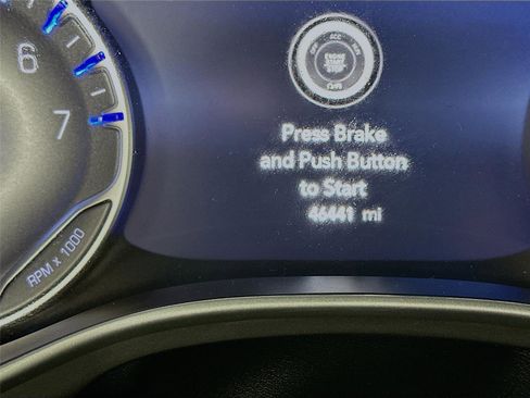 Used 2024 Chrysler Pacifica Touring-L image 19