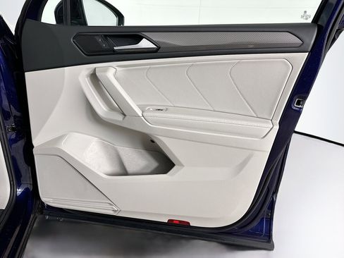 Used 2023 Volkswagen Tiguan SE image 31