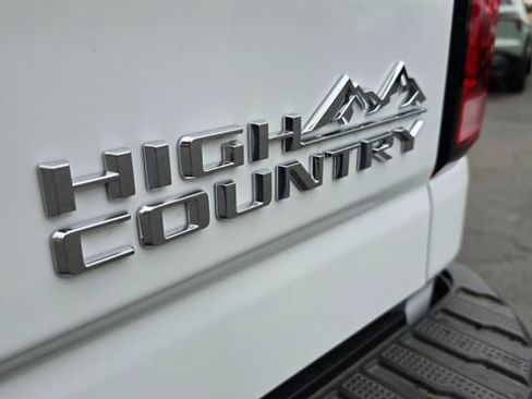 Used 2025 Chevrolet Silverado 2500 High Country w/ Technology Package image 8