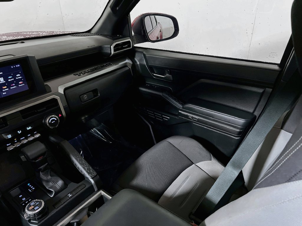 Certified 2025 Toyota Tacoma TRD Off-Road AWD/4WD image 20