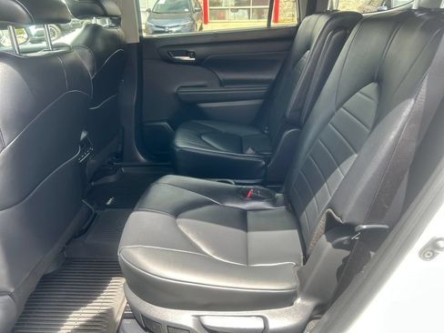 Certified 2025 Toyota Highlander XLE AWD/4WD image 28