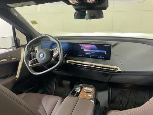 Certified 2023 BMW iX xDrive50 w/ Premium Package AWD/4WD image 28