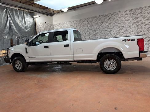 Used 2022 Ford F250 XL w/ Power Equipment Group image 4