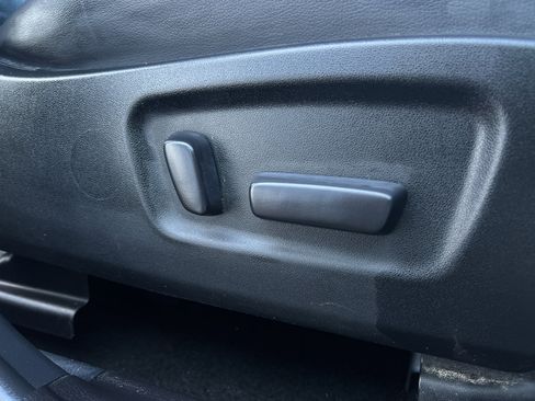 Used 2019 Toyota Highlander XLE image 18