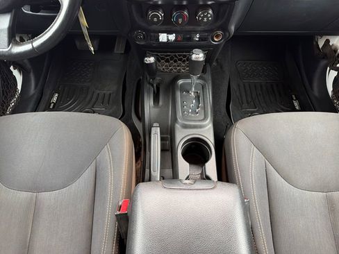 Used 2016 Jeep Wrangler Unlimited Sahara w/ Connectivity Group AWD/4WD image 14