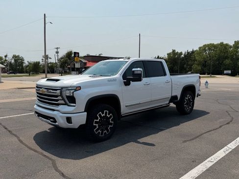 Used 2024 Chevrolet Silverado 2500 High Country w/ High Country Premium Package AWD/4WD image 7