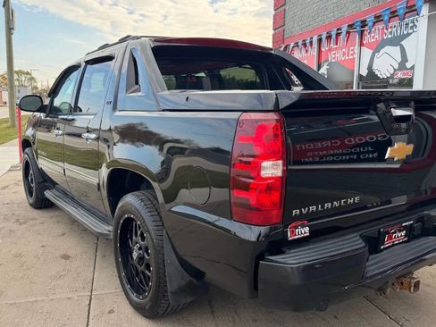Used 2012 Chevrolet Avalanche LTZ image 9