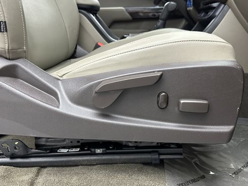 Used 2015 GMC Canyon SLT image 33