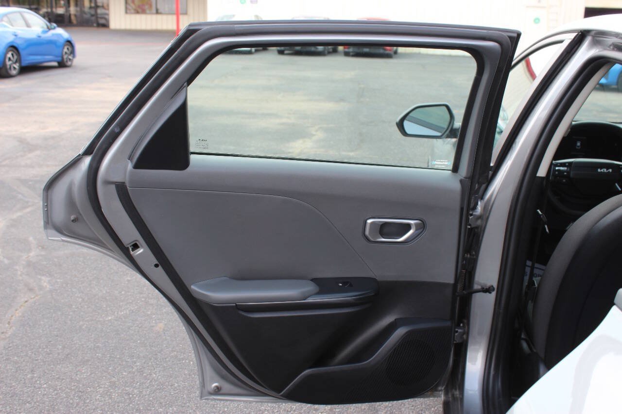 Used 2025 Kia K4 FWD image 15