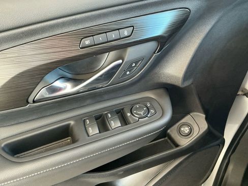 Used 2022 GMC Terrain SLT image 21