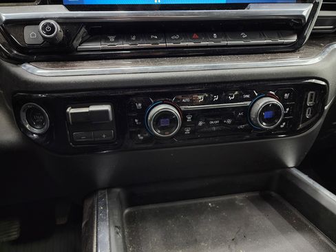 Used 2024 Chevrolet Silverado 2500 LTZ w/ LTZ Plus Package image 61