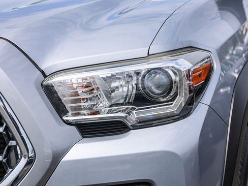 Certified 2019 Toyota Tacoma TRD Off-Road w/ TRD Premium Off Road Package RWD image 23
