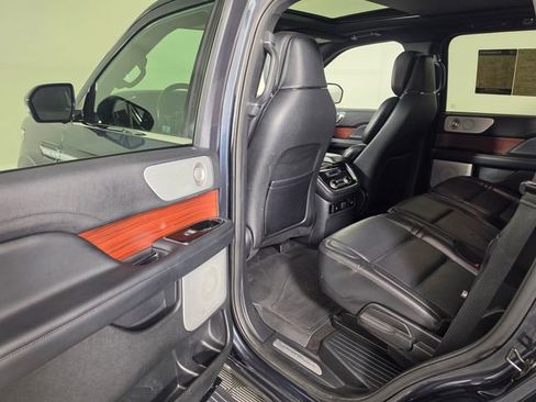 Certified 2021 Lincoln Navigator Reserve w/ Luxury Package AWD/4WD image 17