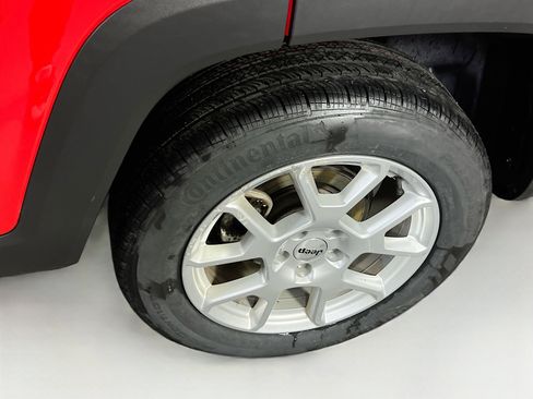 Used 2022 Jeep Renegade Latitude w/ Sun/Sound Group image 31