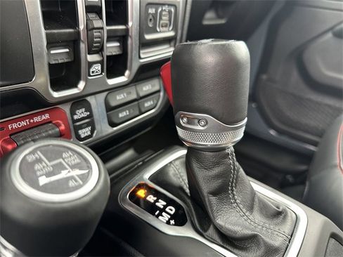 Used 2024 Jeep Wrangler Unlimited Rubicon image 30