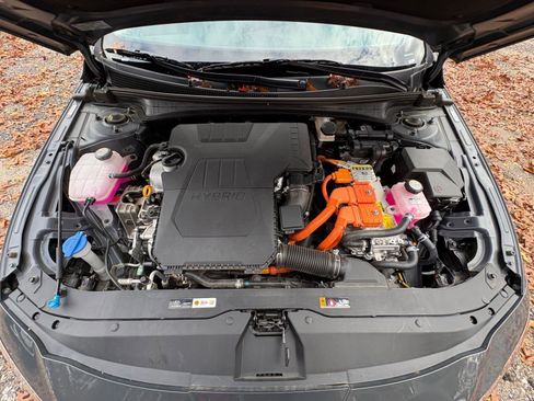 Used 2025 Hyundai Elantra Limited image 28