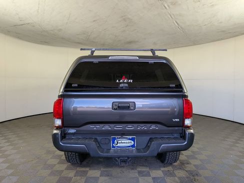 Used 2017 Toyota Tacoma TRD Off-Road w/ Premium & Technology Package image 9