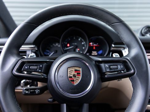 Certified 2025 Porsche Macan AWD/4WD image 14