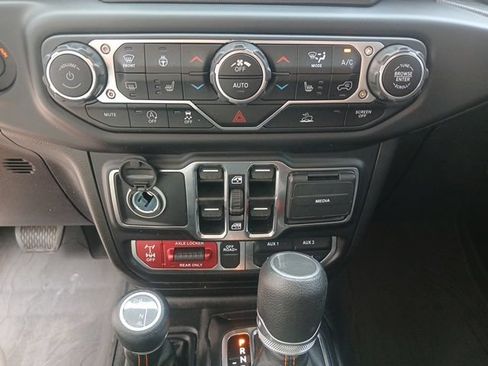 Used 2023 Jeep Gladiator Mojave w/ Cold Weather Group AWD/4WD image 38