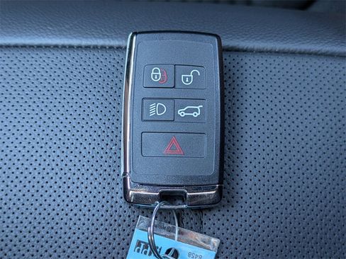 New 2026 Land Rover Range Rover Velar Dynamic SE image 32