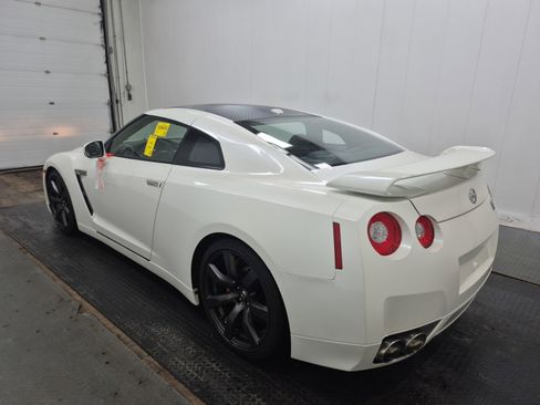 Used 2010 Nissan GT-R Premium AWD/4WD image 5