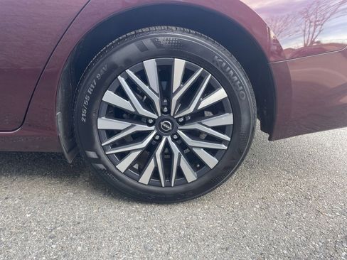 Used 2025 Nissan Altima 2.5 SV image 30