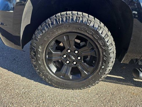 Used 2017 Chevrolet Tahoe LT w/ Z71 Midnight Edition AWD/4WD image 39
