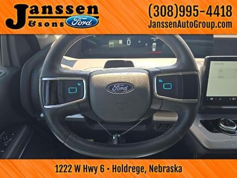 Used 2025 Ford Expedition Active AWD/4WD image 13