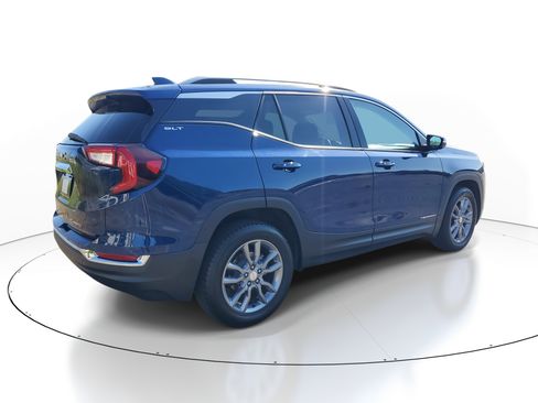 Used 2023 GMC Terrain SLT image 3